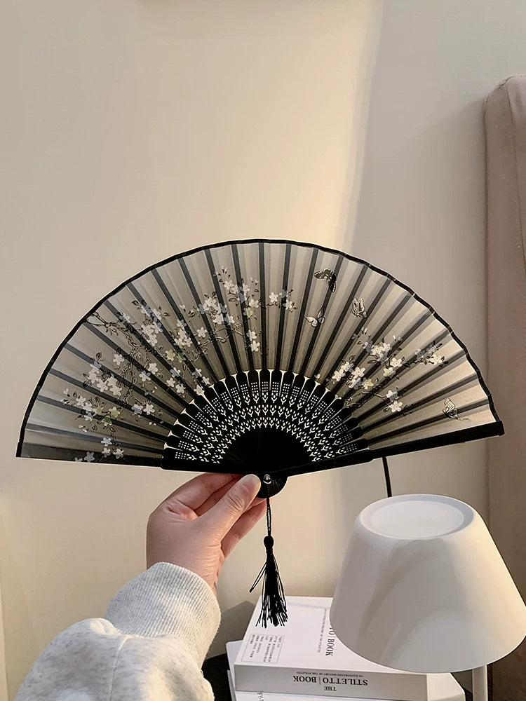 Qədim stil kiçik fan qatlanan fan Çin stil qadın Hanfu rəqs qatlanan at üz yubka yeni Çin stil qədim kostyum qara bambuk fanat