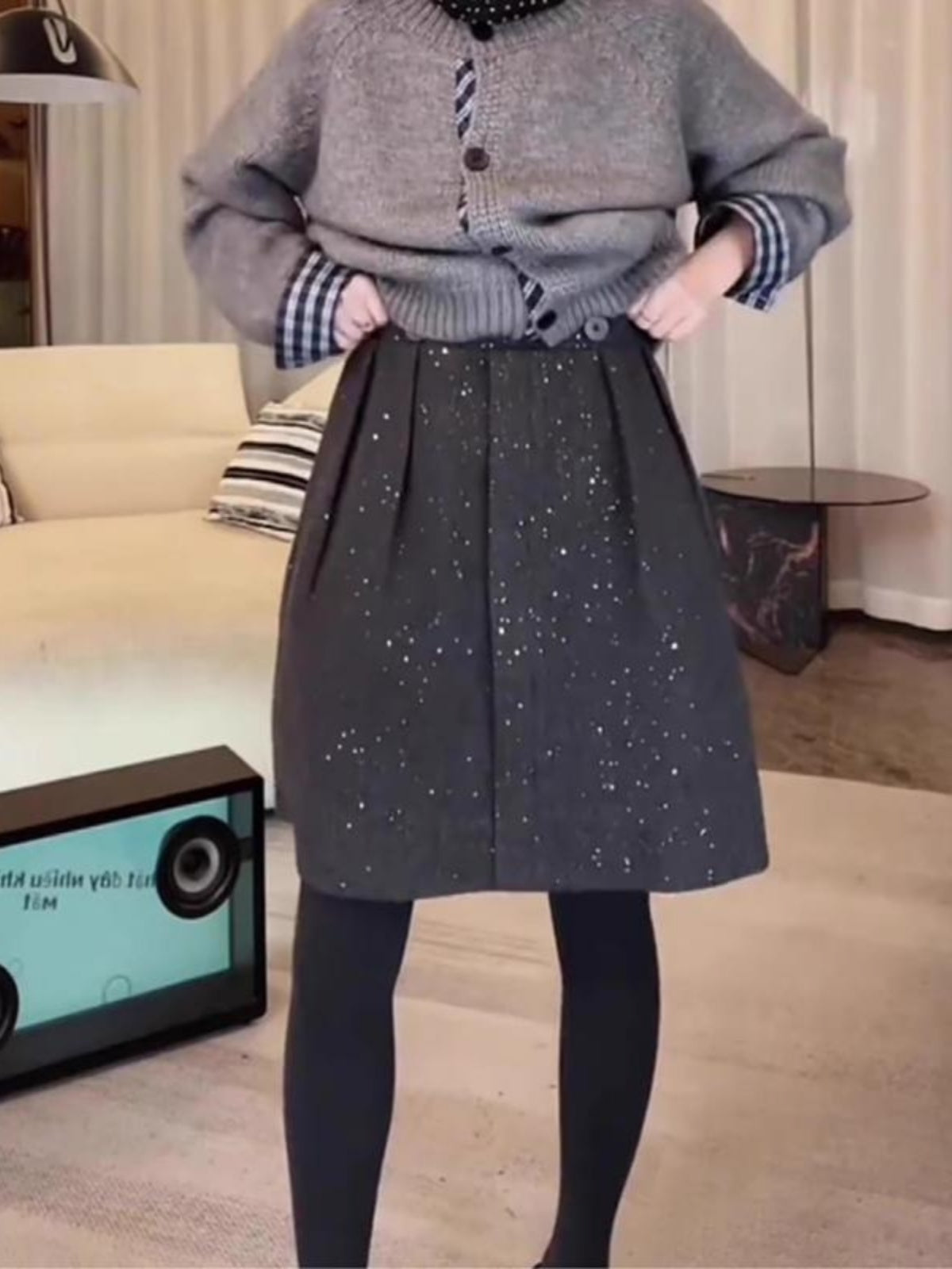 Boz rəngli parıldayan yun mini ətək, böyük ölçülü qadın geyimləri, yaz trendi, yeni stil, arıqladıcı, gözəl, çoxfunksiyalı büzməli ətək.