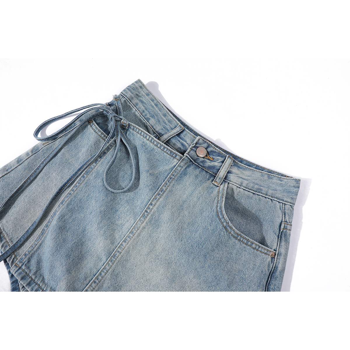 Chorissa Amerika üslubunda, yüksək belli, geniş ayaqlı, açıq rəngli denim şort, yeni yay dizaynı, arıqladıcı və ombaya yapışan stil.