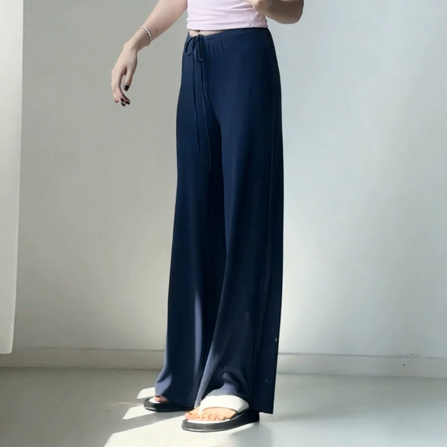 Yoyo tikişsiz yoqa şalvarlarını, Pilates şalvarlarını, dəriyə uyğun fitnes şalvarlarını, yaz və yay şalvarlarını, qadınların peşəkar səhər qaçış şalvarlarını tövsiyə edir.