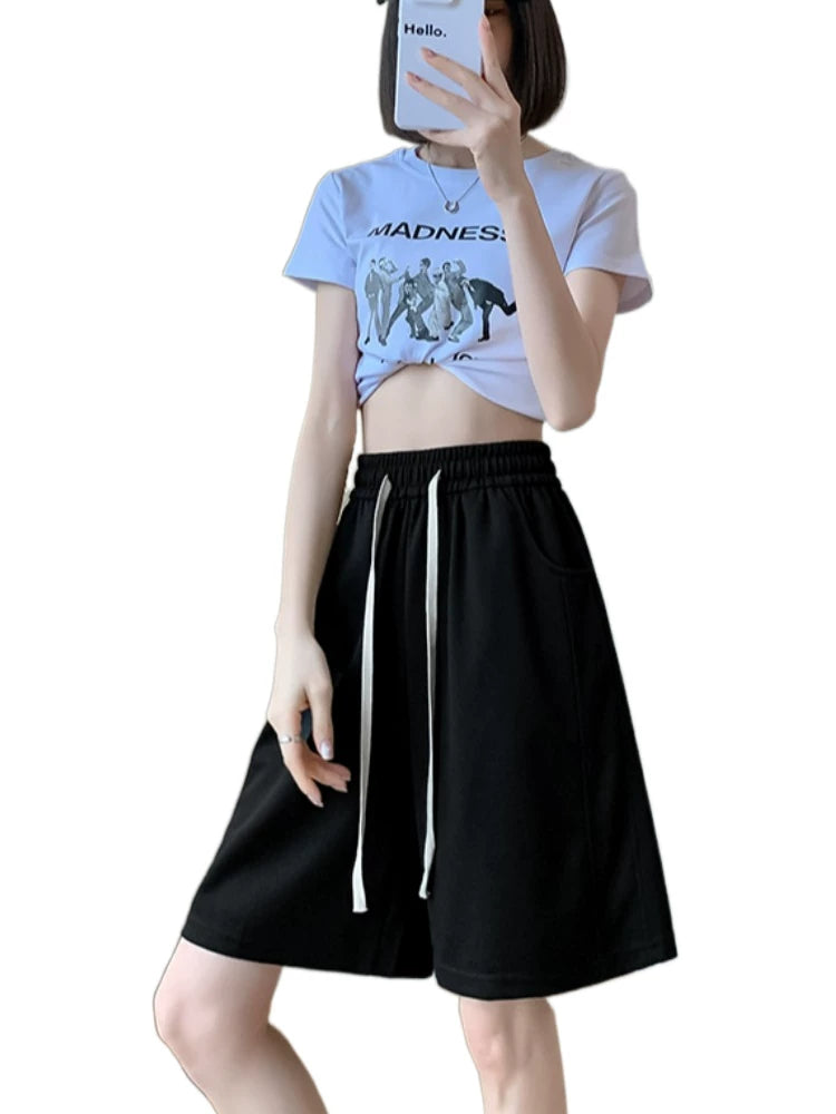 Əyri bədən quruluşuna malik qadınlar üçün 2026-cı il yay nazik, elastik bel, beş nöqtəli enli şalvar, arıqladan boş, yüksək belli idman şortları