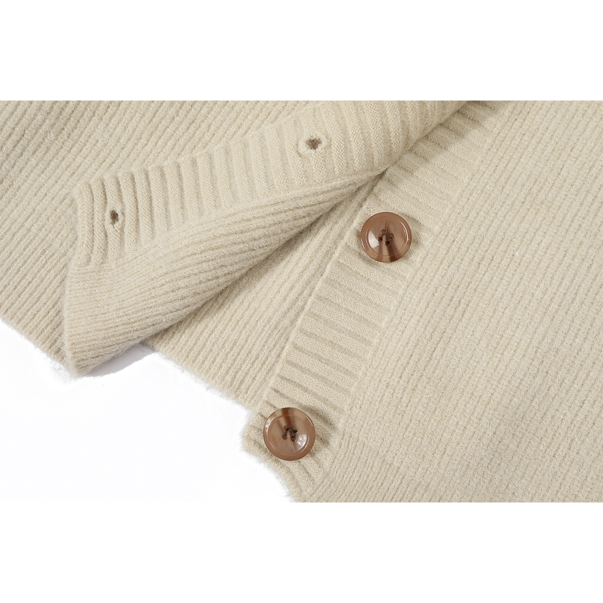 Cholisa-nın qadınlar üçün yumşaq və tüklü hırka sviteri, payız və qış üçün mükəmməldir, rahat və şık uzunqol trikotaj üst və palto ilə.