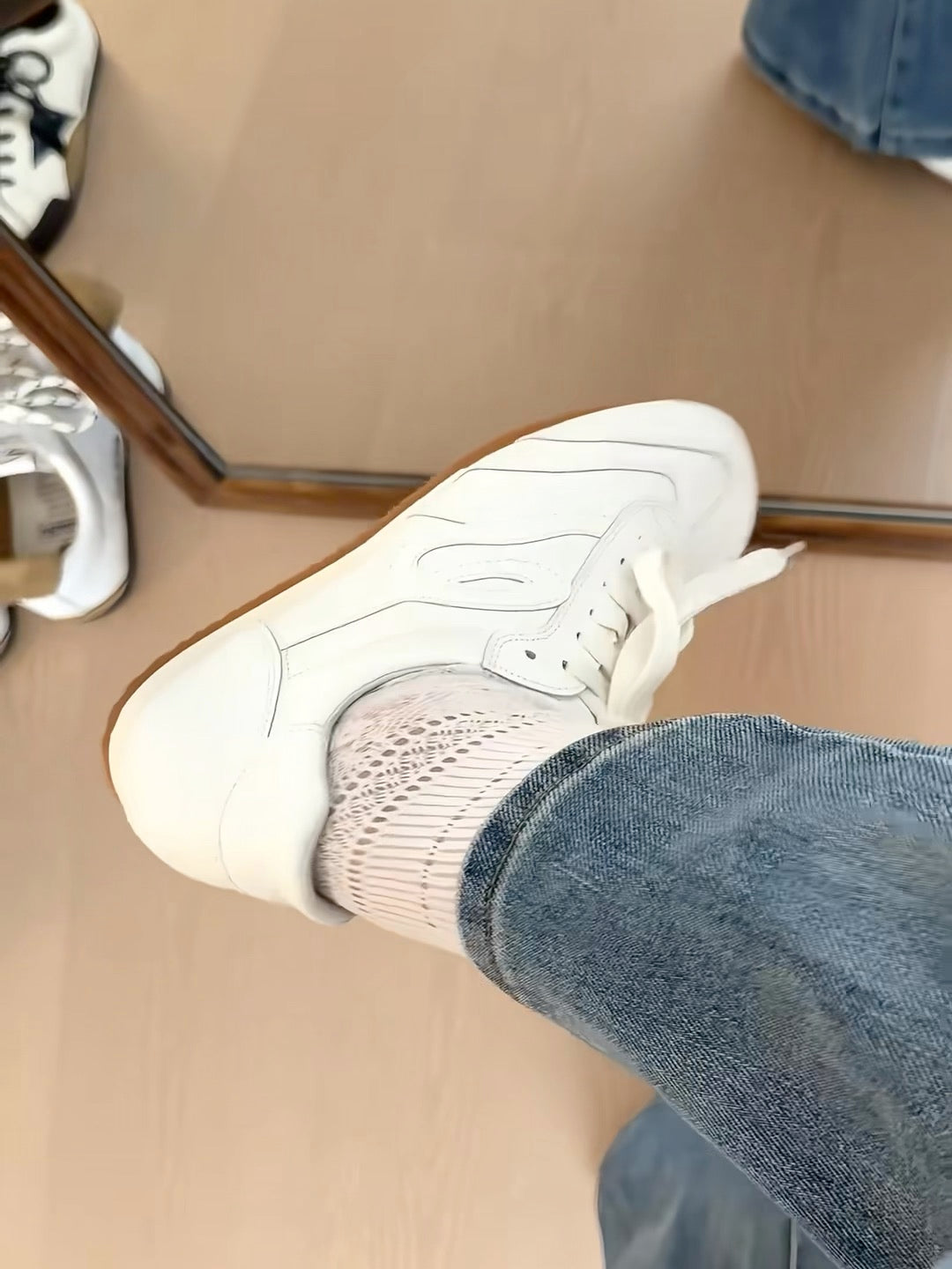 Qadınlar üçün retro ağ idman ayaqqabıları, 2025-ci ilin yeni payız modası, çox yönlü yumşaq dabanlı Argande məşq ayaqqabıları, yüngül gündəlik idman ayaqqabıları.