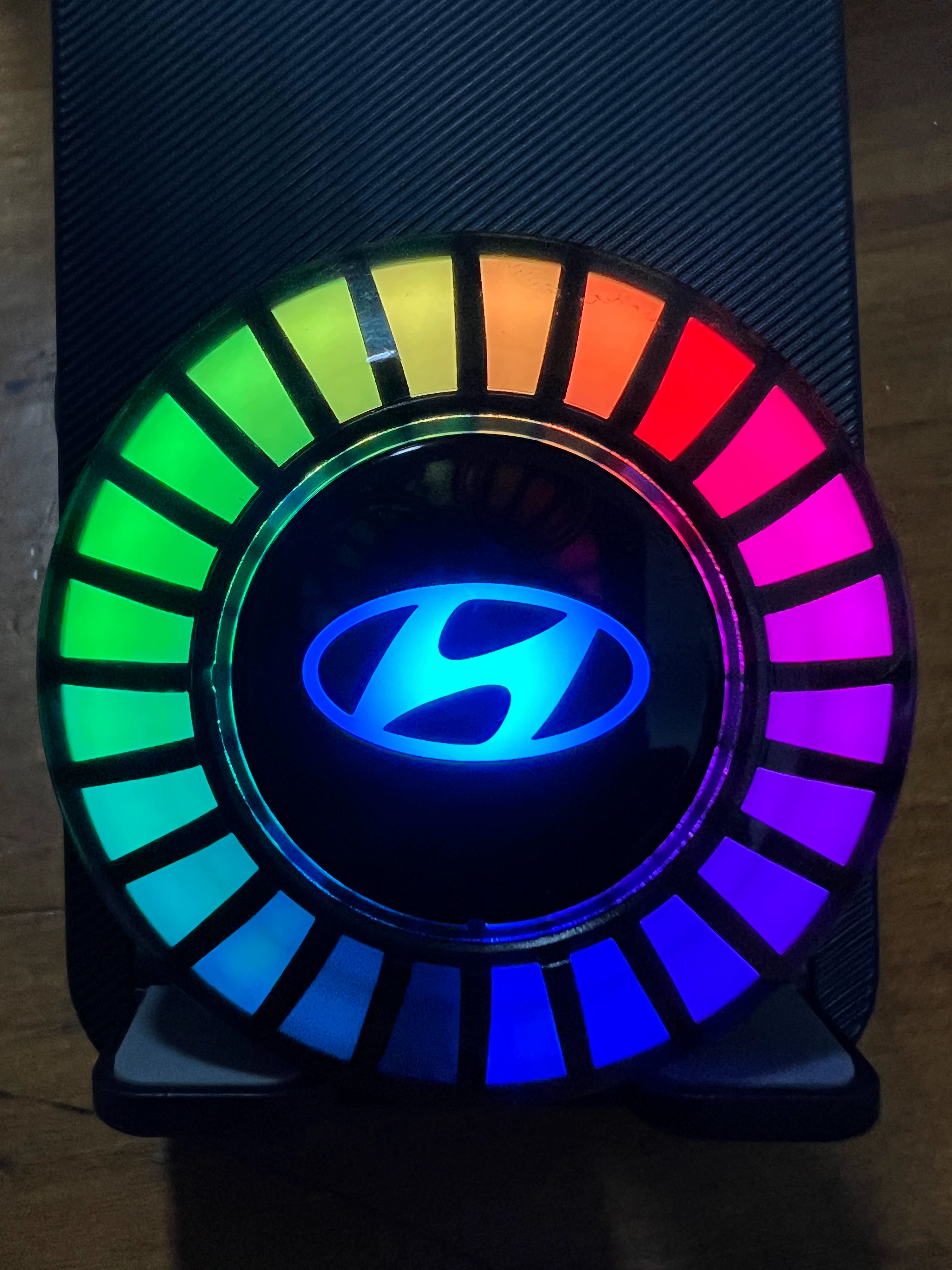 Yeni Təkmilləşdirmə Maqnit Emiş RGB Avtomobil Səsli İdarəetmə Pikap Mühit İşığı Ağıllı Avtomobil Havalandırma Ritmi İşıqlı Dekorasiya