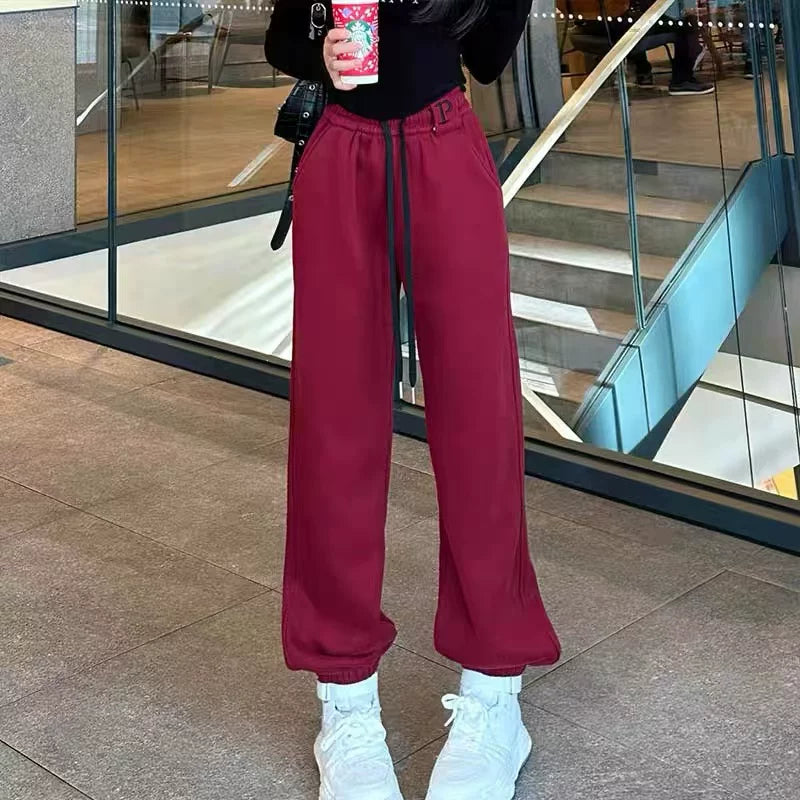 Böyük Ölçülü Qadın Şalvarı Avropa Stilində 2026 Qış Yeni Gəliş Elastik Bel Yun Astarlı P Hərfli Naxışlı Konfet Rəngli İdman Şalvarı