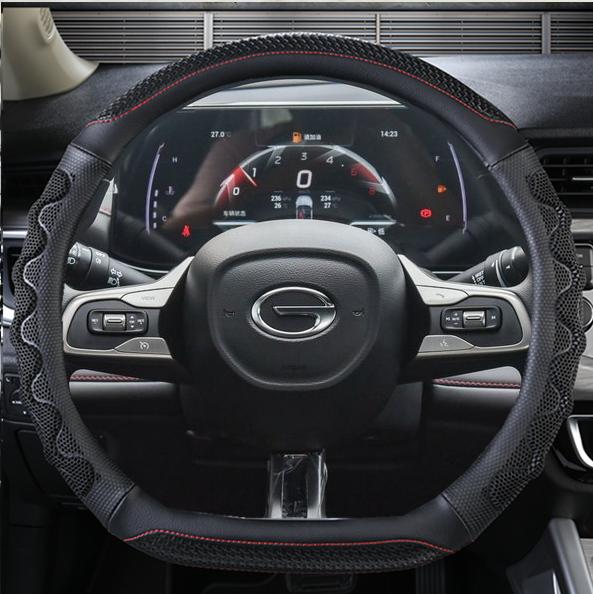 GAC Trumpchi GS4 MAX üçün uyğun olan bu, avtomobil modifikasiyası üçün hazırlanmış yeni EMKOO sükan örtüyüdür.