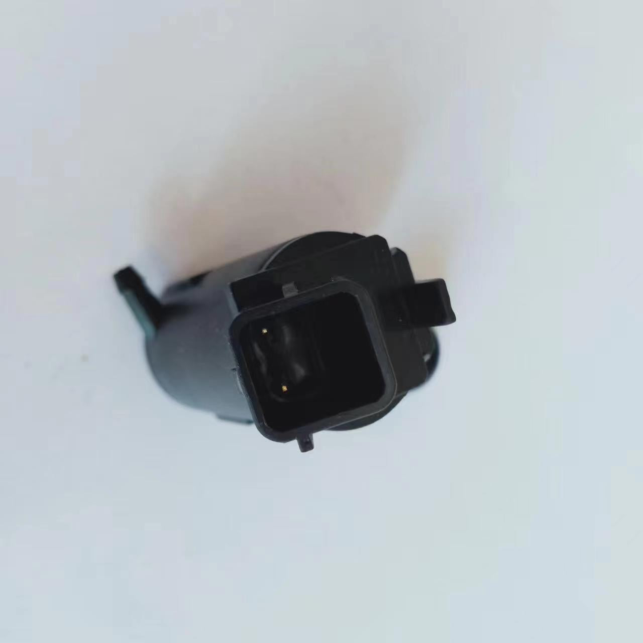 Compatible with Chevrolet 2010-2014 Sail windshield washer motor, windshield washer pump, and windshield washer pump motor.