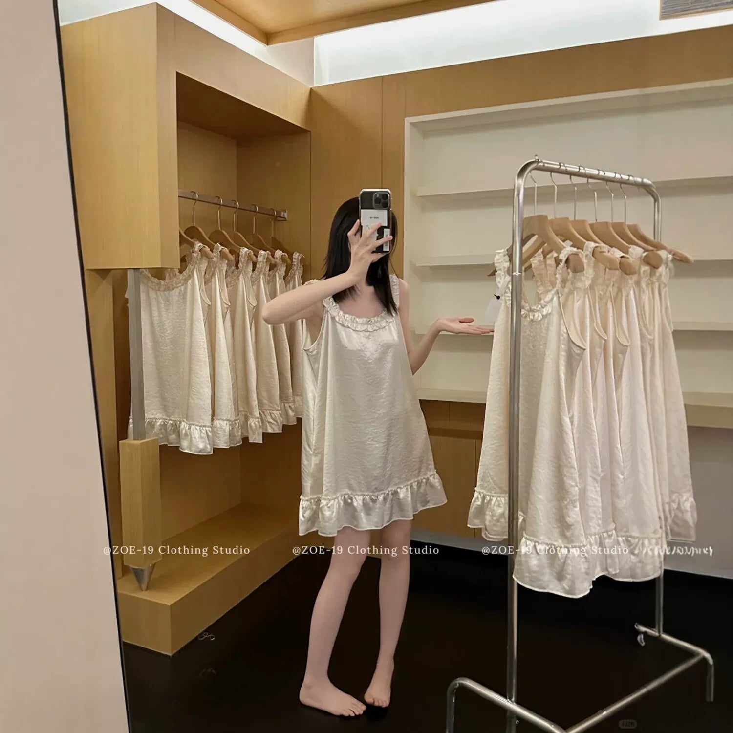 Buz Lent Döş Yastığı Gecəlik Qadın Pijama 2026 Yeni Yüksək Keyfiyyətli Sling Seksi Orta Uzunluqlu Satin Ev Geyimi