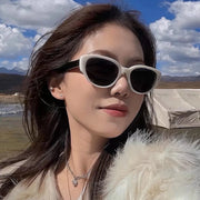 Dayuanjia Günəşli Koreya versiyası retro yeni pişik gözü günəş eynəyi qadınların dəbli günəş eynəyi yüksək səviyyəli yaz və yay günəş eynəyi