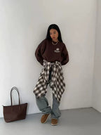 Avropa və Amerika üslubunda çaplı hərfli dairəvi yaxalı sviter