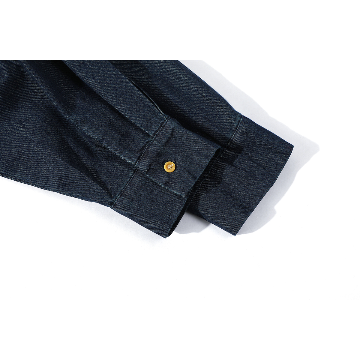 Cholisa-nın bu yaz qadınlar üçün dəbli və unikal uzunqol denim köynəyi yüksək səviyyəli dizayndır və yaz üçün mütləq alınmalı bir şeydir.