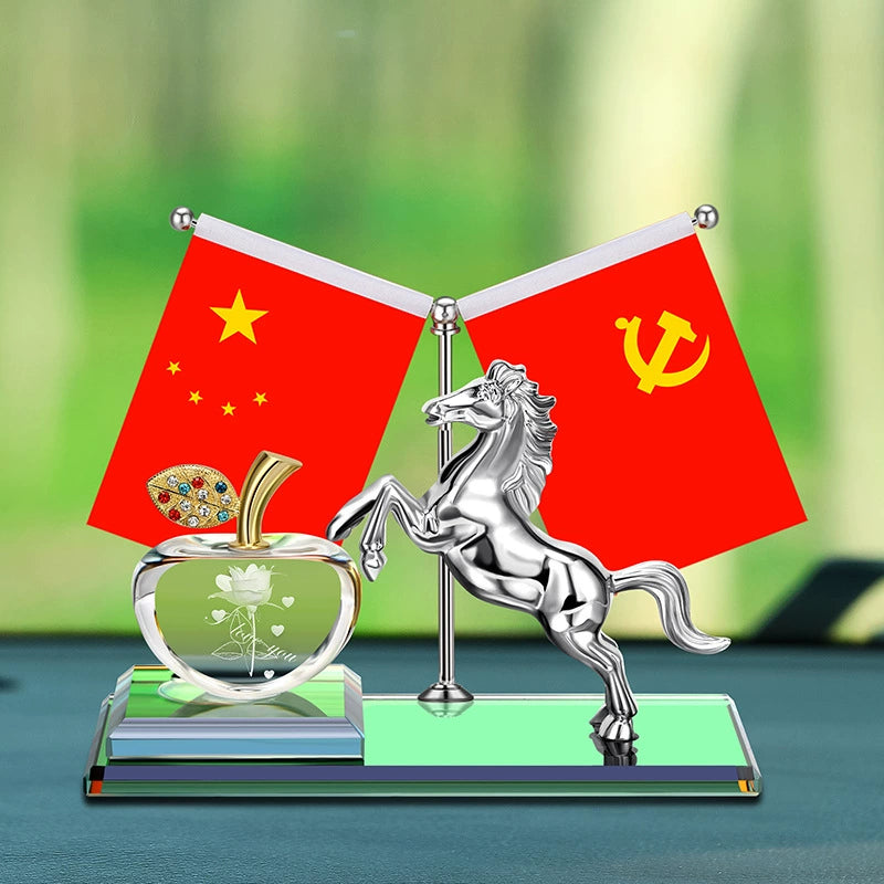 Alaşımlı At Uğur Avtomobil Ornamentləri Yeni Beş Ulduzlu Qırmızı Bayraq Dekorasiyası Avtomobil Kristal Alma Aromaterapiya Oturacaq Dekorasiyası