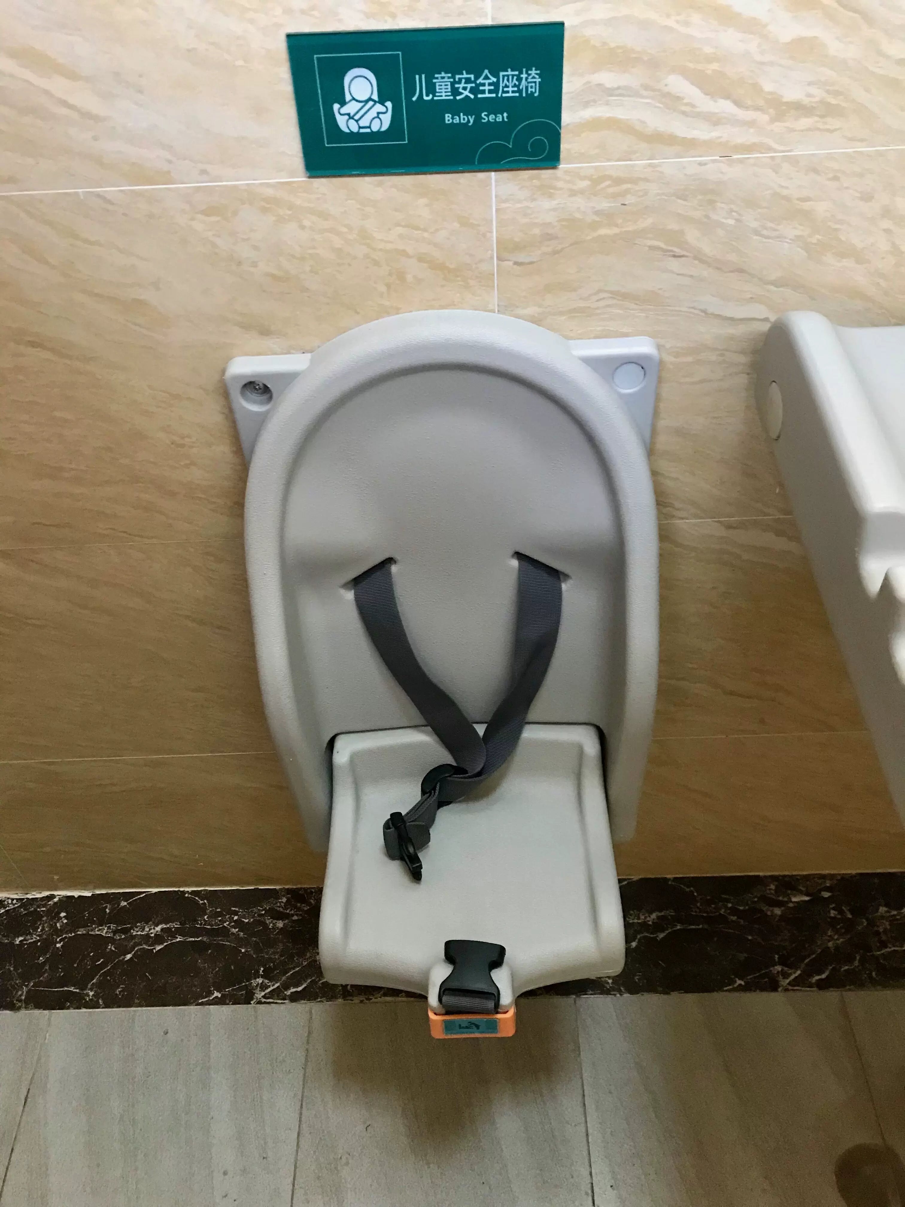 Ruiwo divara quraşdırılmış uşaq baxımı masası uşaq bezi dəyişdirmə masası alış-veriş mərkəzləri və hava limanları üçün qatlanan vanna otağı uşaq kreslosu