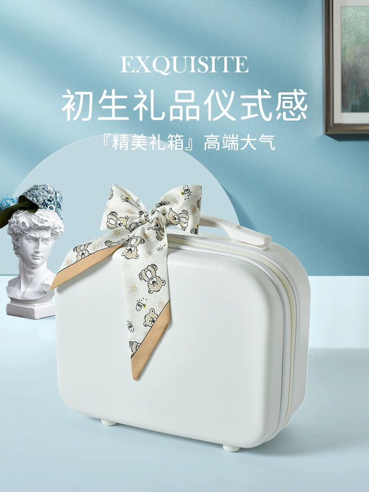 Körpə hədiyyə dəsti, yeni doğulmuş körpə üçün geyim və ləvazimatlar, yeni doğulmuş körpənin dolunay bayramı hədiyyəsi, yeni ana üçün yüksək səviyyəli hədiyyə.