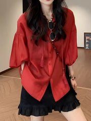 Böyük Ölçülü Qadın Üç Dörddə Bir Qollu Qırmızı Günəşdən Qoruyucu Köynək, Yay Nazik Püsküllü Qalstuk, Boş Oturacaqlı Super Arıqladıcı Köynək