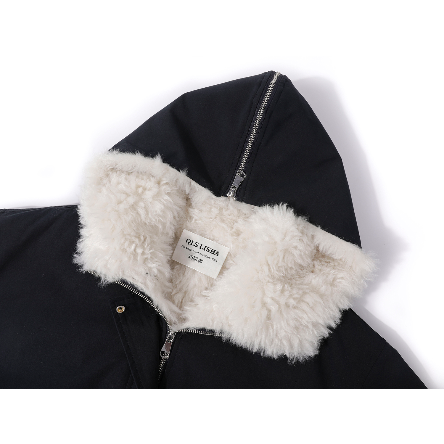 Cholisa-nın dəbli və şık iş geyimi parka, yun astarlı qış gödəkçəsi, başlıqlı və əlavə istilik hissi ilə.