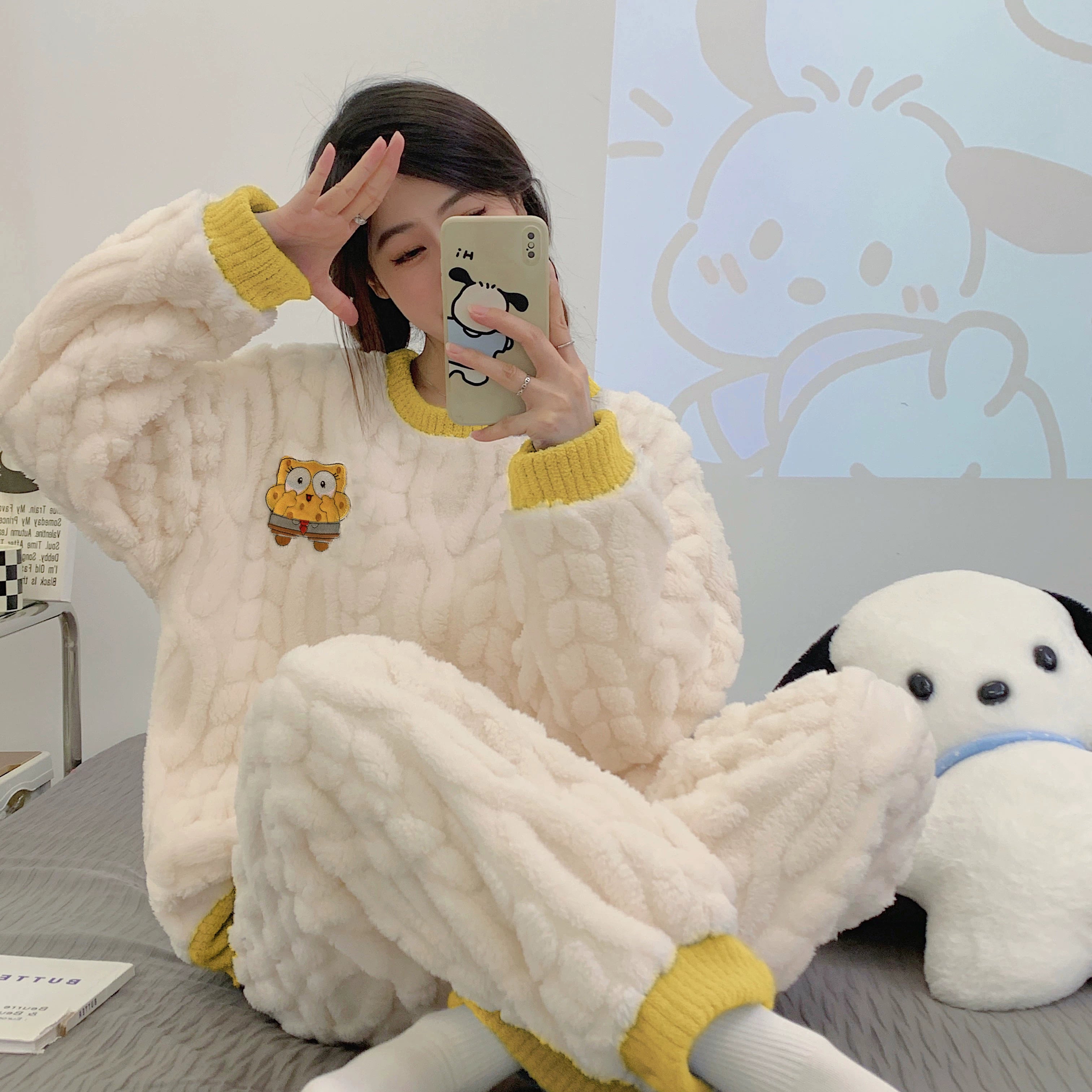 Cizgi filmi boz və qara pişik qış yeni mərcan yunlu pijama qadın yun astarlı və qalınlaşmış tələbə flanel ev geyimi xarici geyimlər