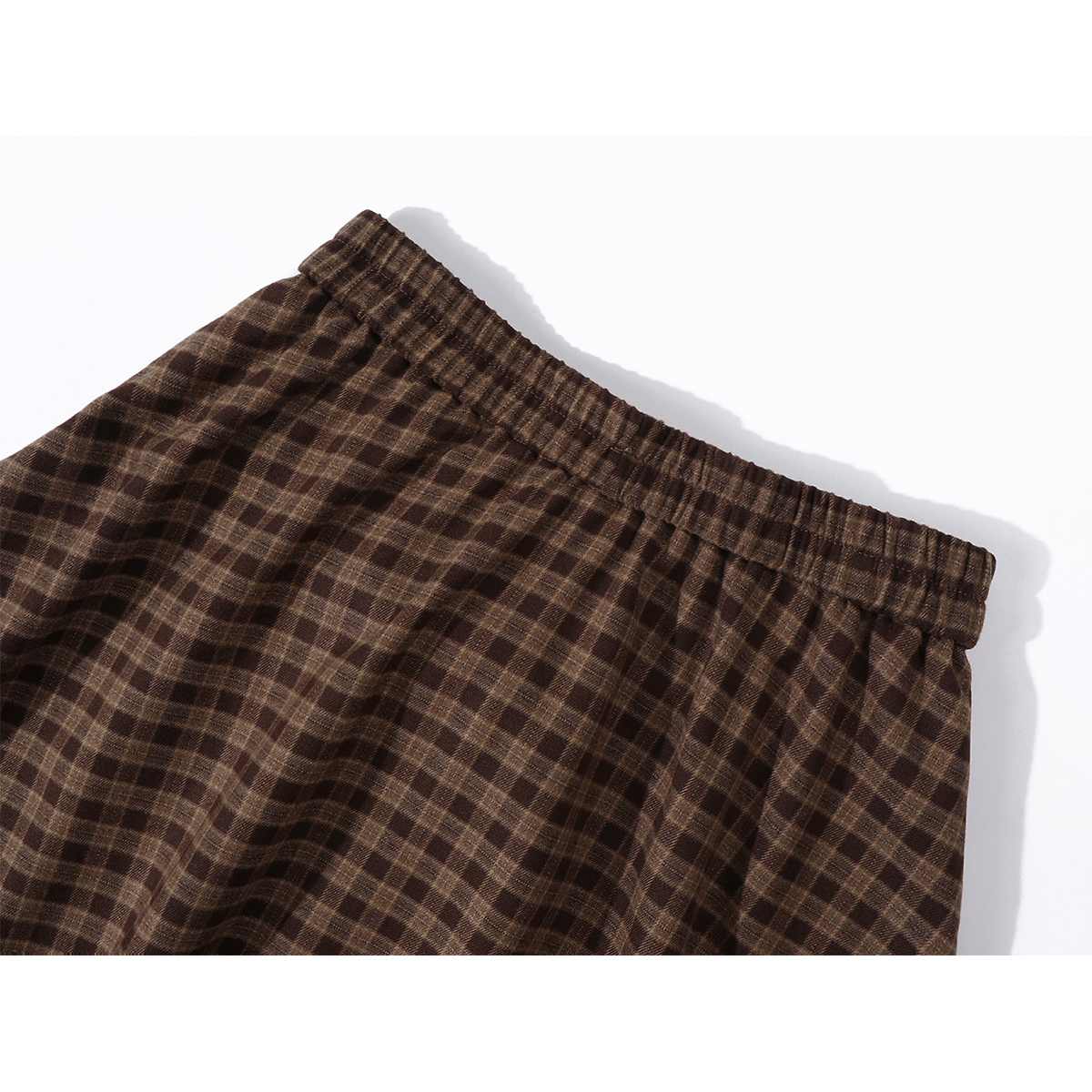 Cholisa-nın qeyri-müntəzəm retro dama-dama ətəyi, payız üçün mükəmməl olan, yüksək belli, axan A-xəttli ətəkdir.