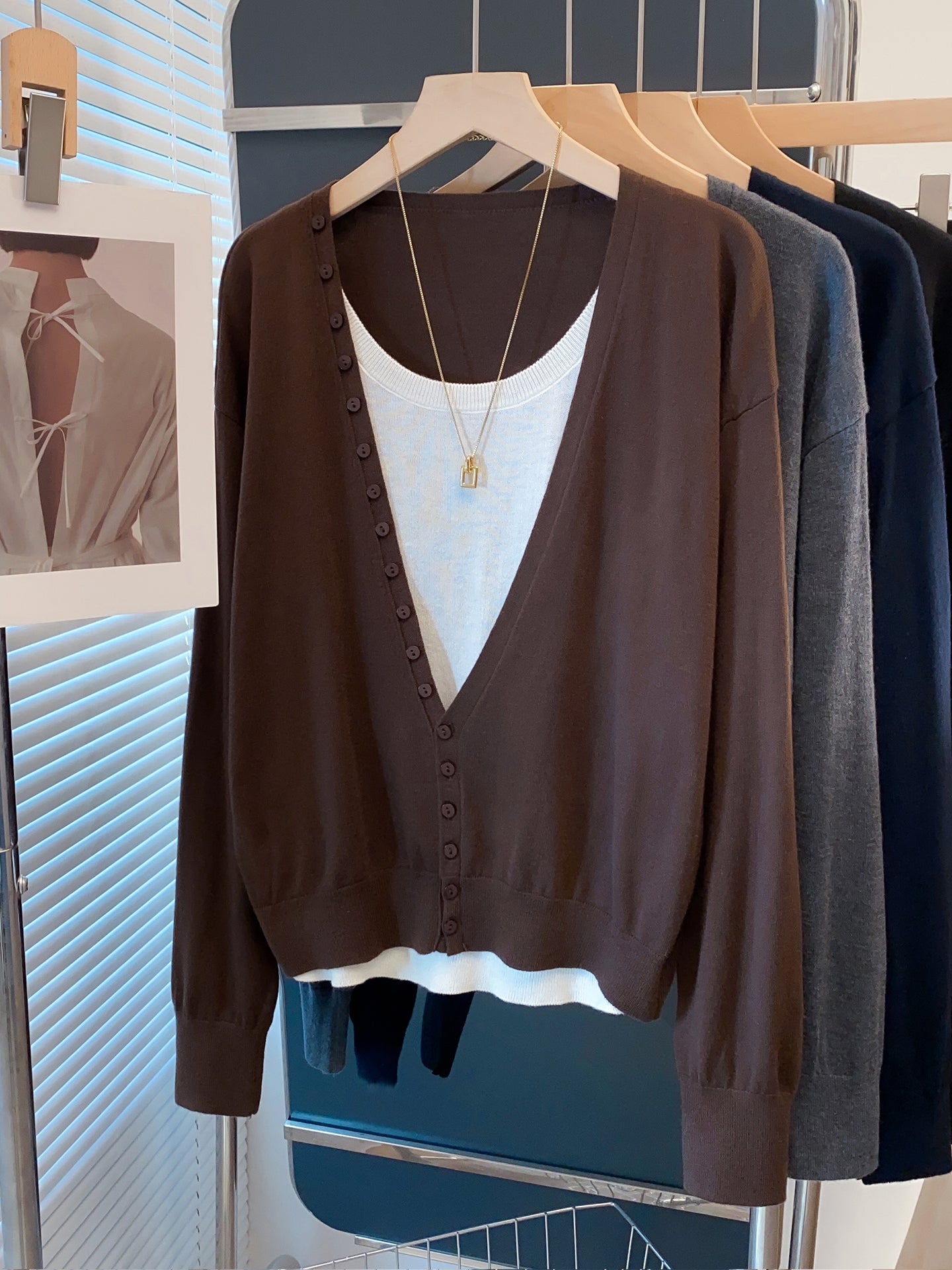 Dəyirmi yaxalı toxunmuş hırka, süni iki hissəli dəst, 2025 payız və qış yeni moda, geniş forma, dəbli sviter, qadın sviteri.