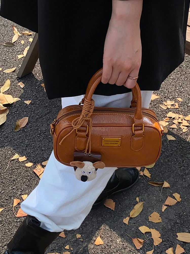 A high-end fashion niche Korean-style bag for 2025, elegant and versatile, can be worn over the shoulder, crossbody, in hand, or under the arm.