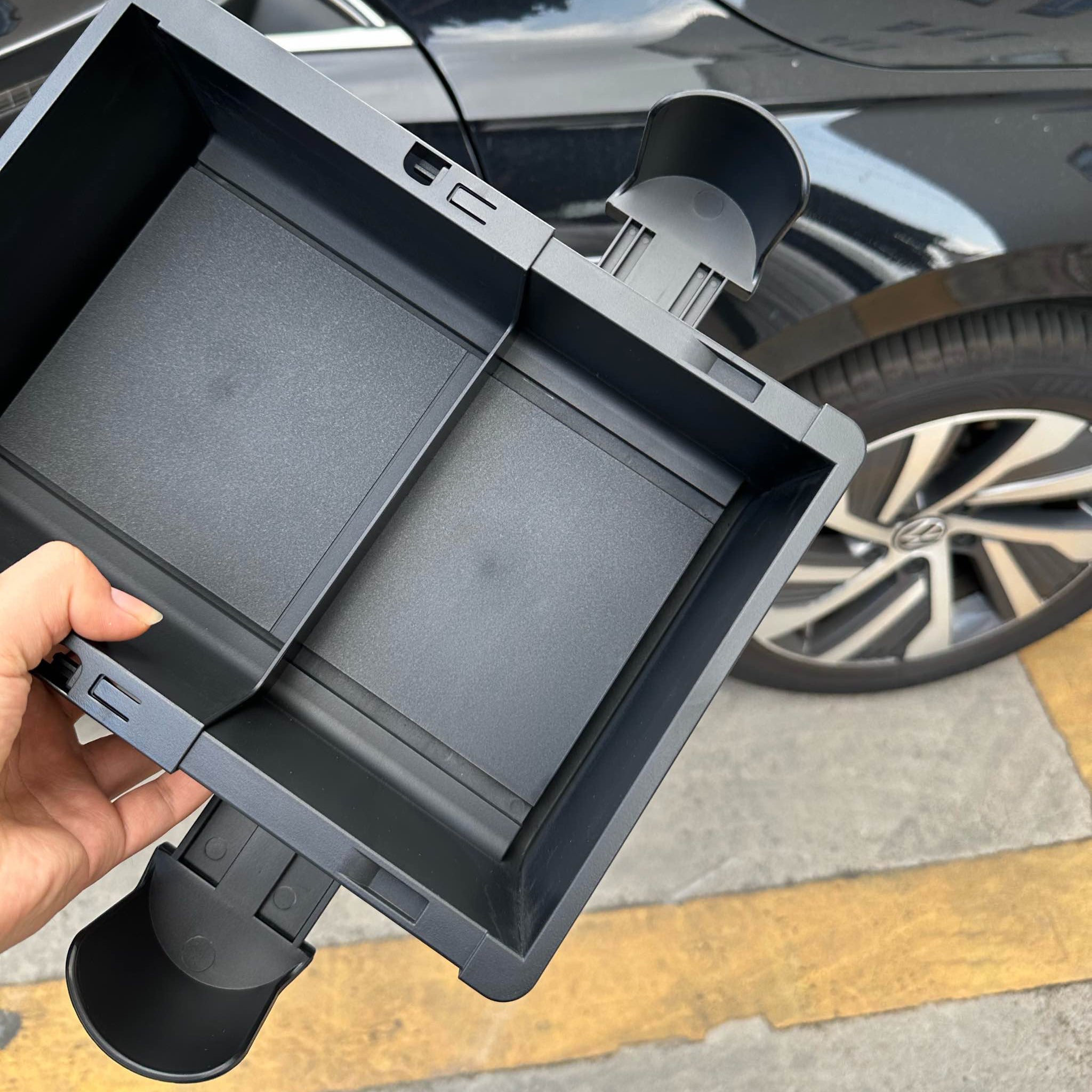 Car storage box, telescopic storage box, seat armrest box, napkin box, drink holder, cup holder, snack box