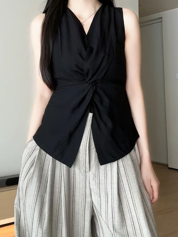 Qadınlar üçün böyük ölçülü qara V-yaxalı qolsuz köynək, 2026-cı ilin yayı üçün yeni model, dizayna uyğun bel hissəli, incəldən köynək.