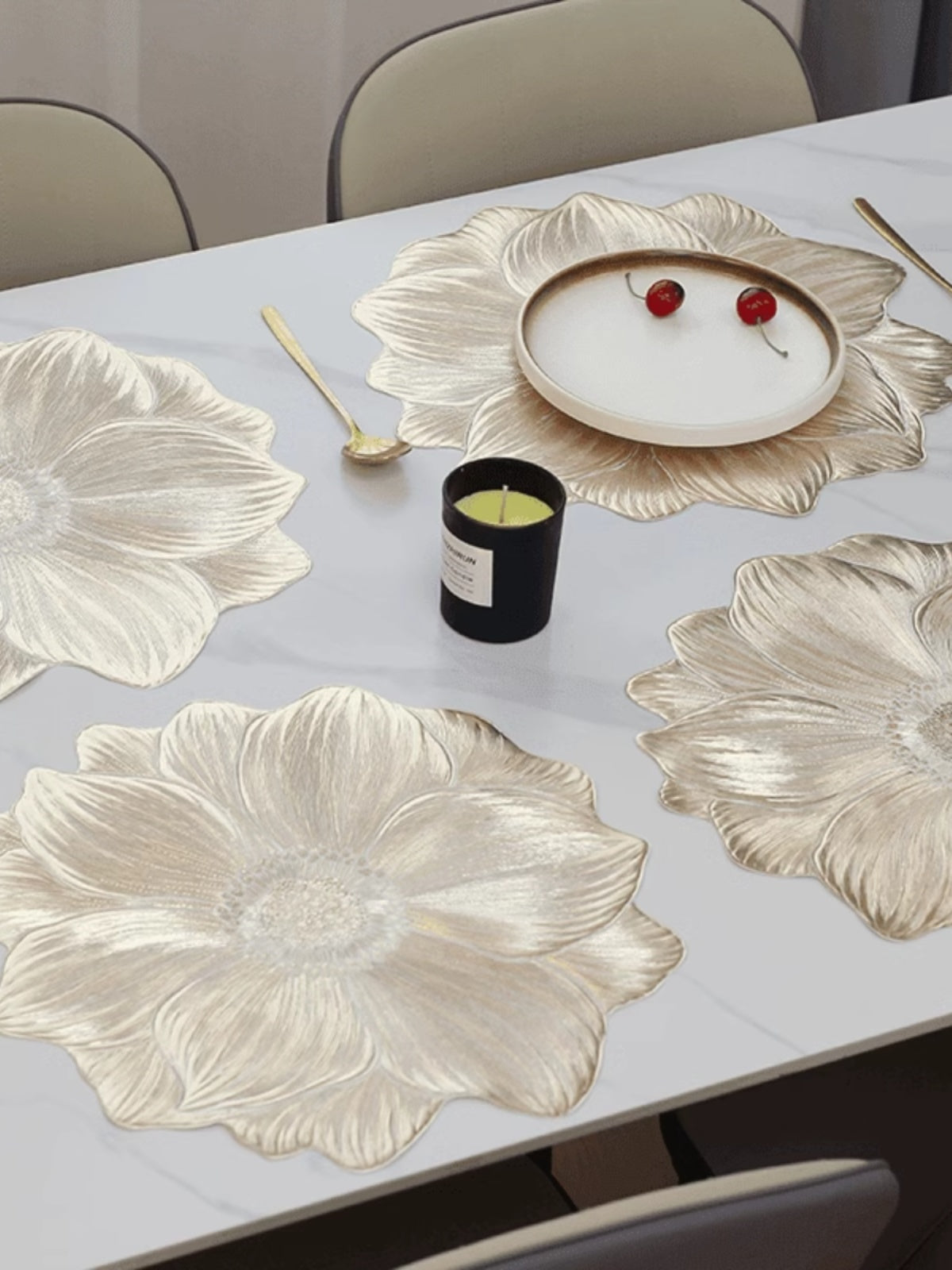 Çiçək Nordic üslubunda kreativ sürüşməyə qarşı mat dekorativ xalça PVC yanmağa qarşı izolyasiya döşəyi qabaqcıl lotus plaketi suya və yağa davamlıdır