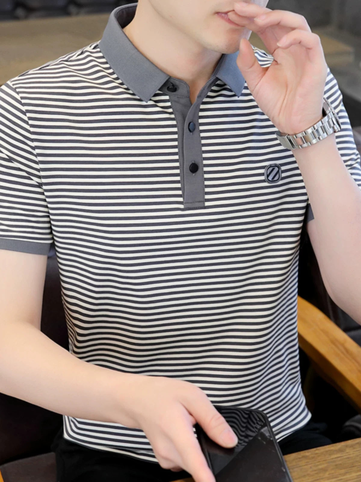 2026 yeni yay zolaqlı qısaqol polo köynək kişi yarımqol köynək yay trendi nazik yaxa üst paltar