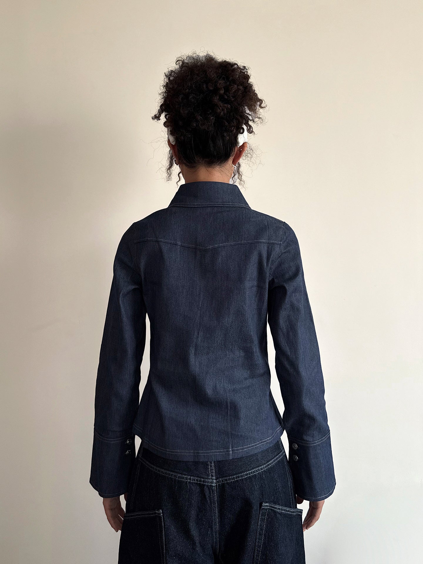 FUNOFF Amerika Retro Tünd Göy Düyməli, Aşağıya doğru denim Uzunqol Köynək, Küçə Stilində, Sadə Bölünmüş Bel Xüsusiyyətləri Bəxş Edən Top, Payız