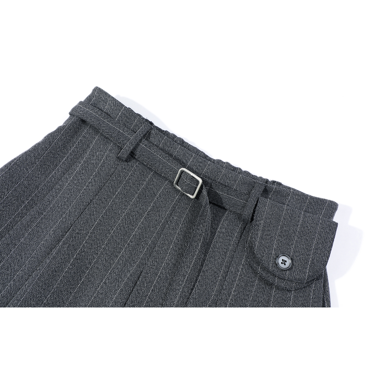 Cholisa-nın çox şirin və özünəməxsus qırçınlı zolaqlı midi ətəyi yaz və payız üçün yeni, arıq və zərif bir tərzdir.