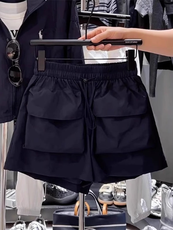 Dəbli A-xətti enli ayaqlı şortlar, yüksək belli, geniş bədən quruluşlu, gündəlik stil, böyük ölçülü qadınlar üçün yeni 2026-cı ilin yay stili, arıqladıcı yük şalvarı.