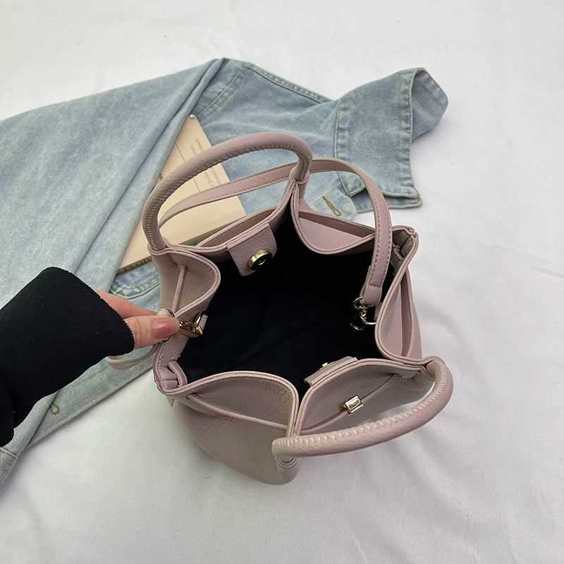 Qadınlar üçün Fransız retro liçi naxışlı çanta, yeni 2025-ci il üslubunda, yüksək keyfiyyətli, çoxfunksiyalı, çiyin/çarpaz bədən çantası, dəbli şəhər içi çantası.