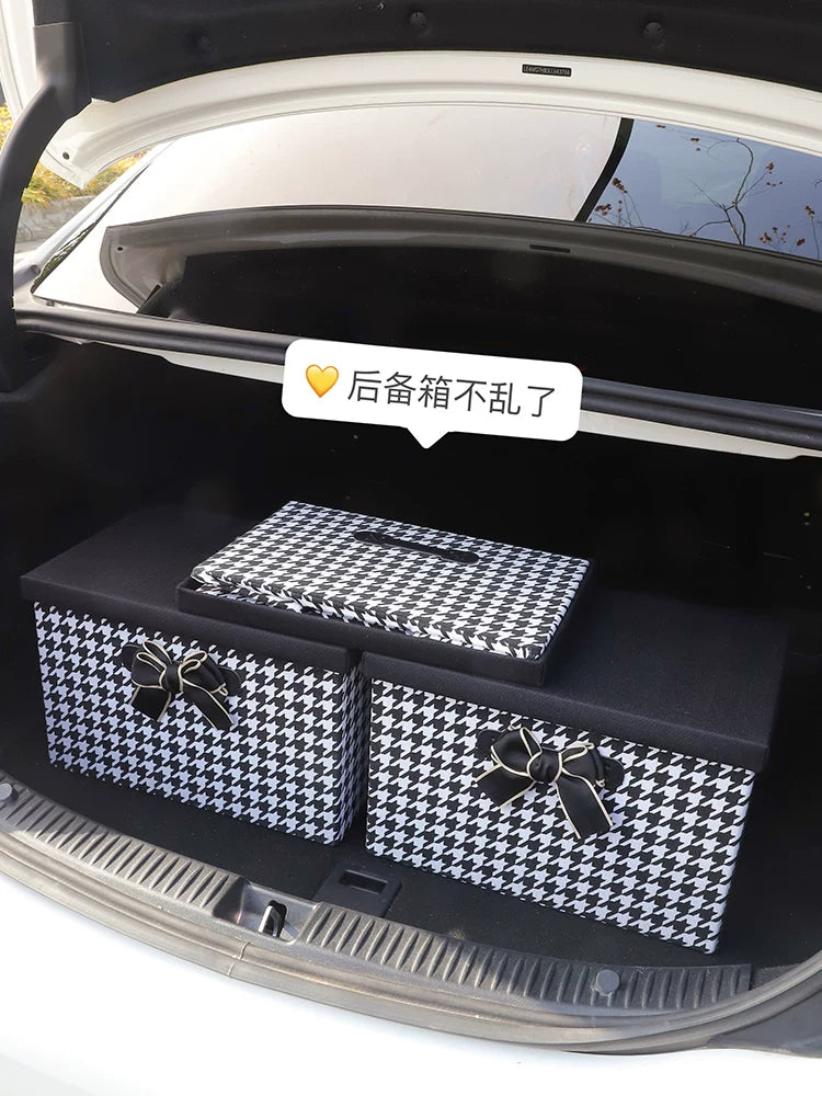 Baqaj təşkilatçıları, qatlanan saxlama qutuları və digər avtomobil saxlama həlləri daxil olmaqla, praktik avtomobil salonu aksesuarlarının tam kolleksiyası.