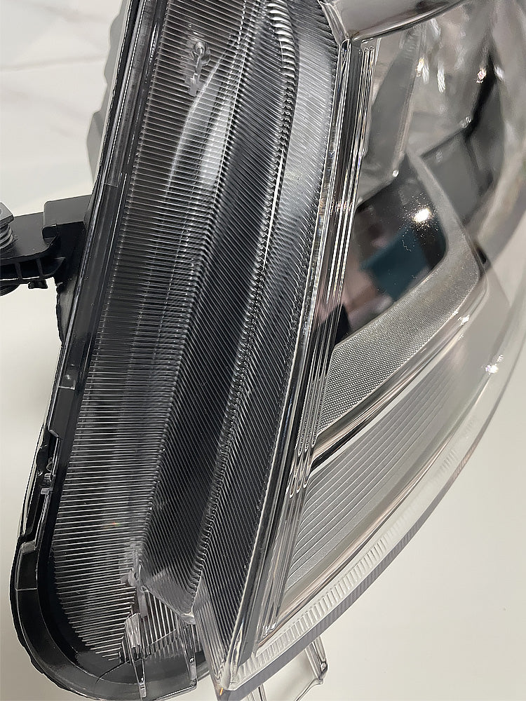 Volkswagen Lavida 15, 2016 və 2017 modelləri: sürücü və sərnişin tərəfləri üçün orijinal halogen faralar dəsti.