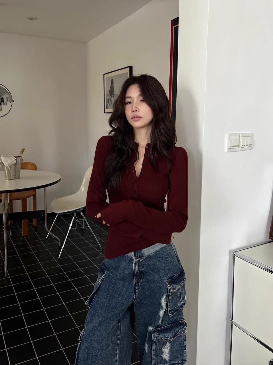 Qadınlar üçün tünd qırmızı V-formalı uzunqol iç köynək, yaz və payız, təmiz pambıqdan, incə oturuşlu, dar oturuşlu, çiyinsiz, qısa top