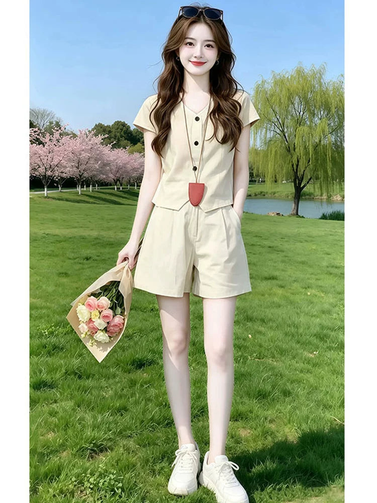 Koreya retro V-yaxalı qısaqol köynək və şort kostyumu qadınlar üçün yay yeni incə uyğun kommutasiya temperamenti iki hissəli dəst