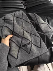 High quality, warm, Korean style, elegant dark gray thick scarf for autumn and winter, suitable for men and women, couples, gifts, shawls and neck warmers.