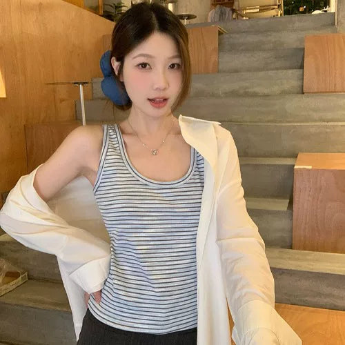 Zolaqlı mayka, kamzol, böyük ölçülü qadın geyimləri, 2026-cı il yayı üçün yeni dəb, incə oturacaq, qarın nahiyəsini gizlədən alt qat.