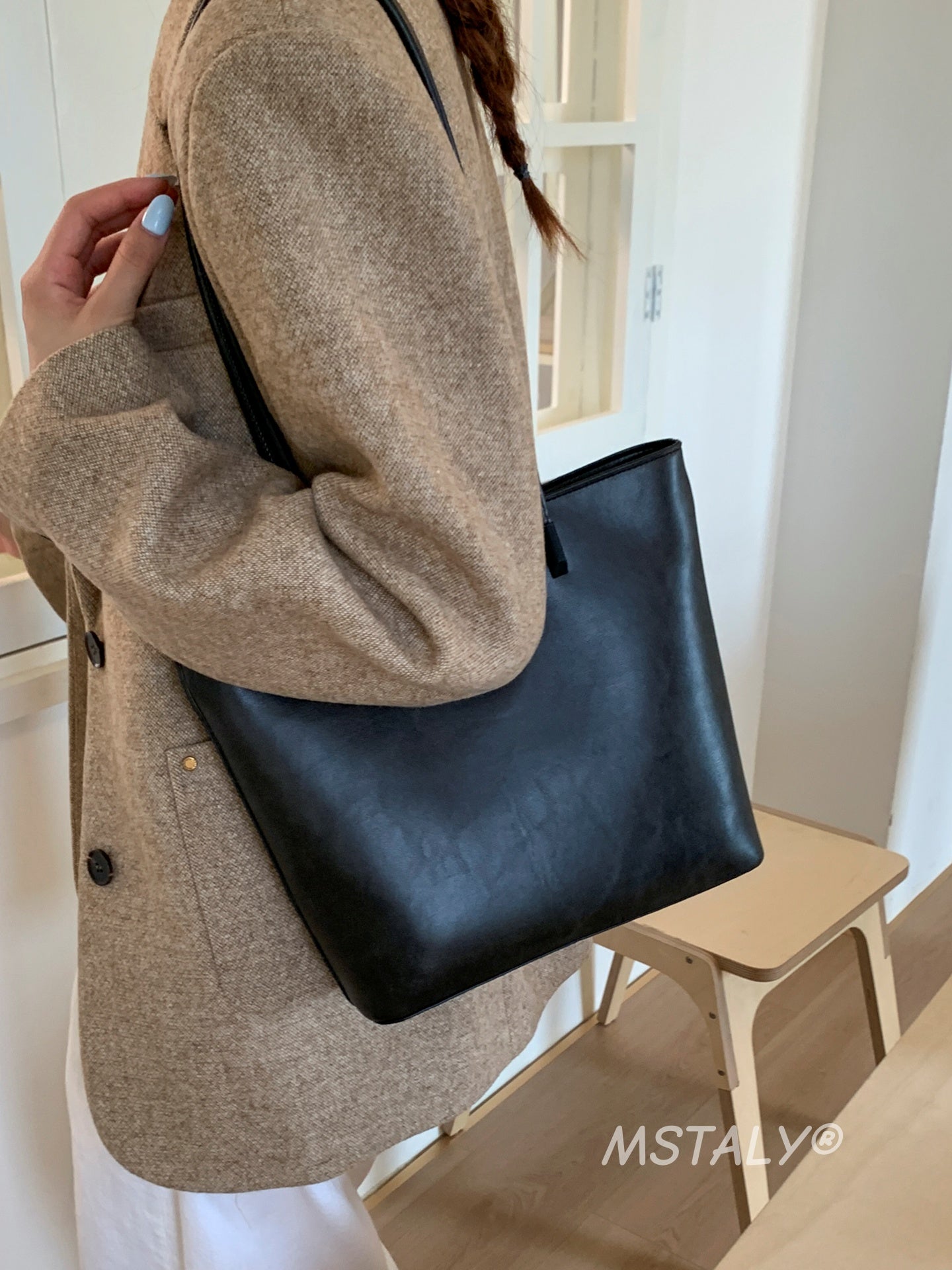 Minimalist üslubda qadınlar üçün düz rəngli qoltuqaltı çanta, böyük tutumlu, yeni 2026 payız üslubunda, çoxfunksiyalı çiyin çantası, şəhər içi vedrə çantası