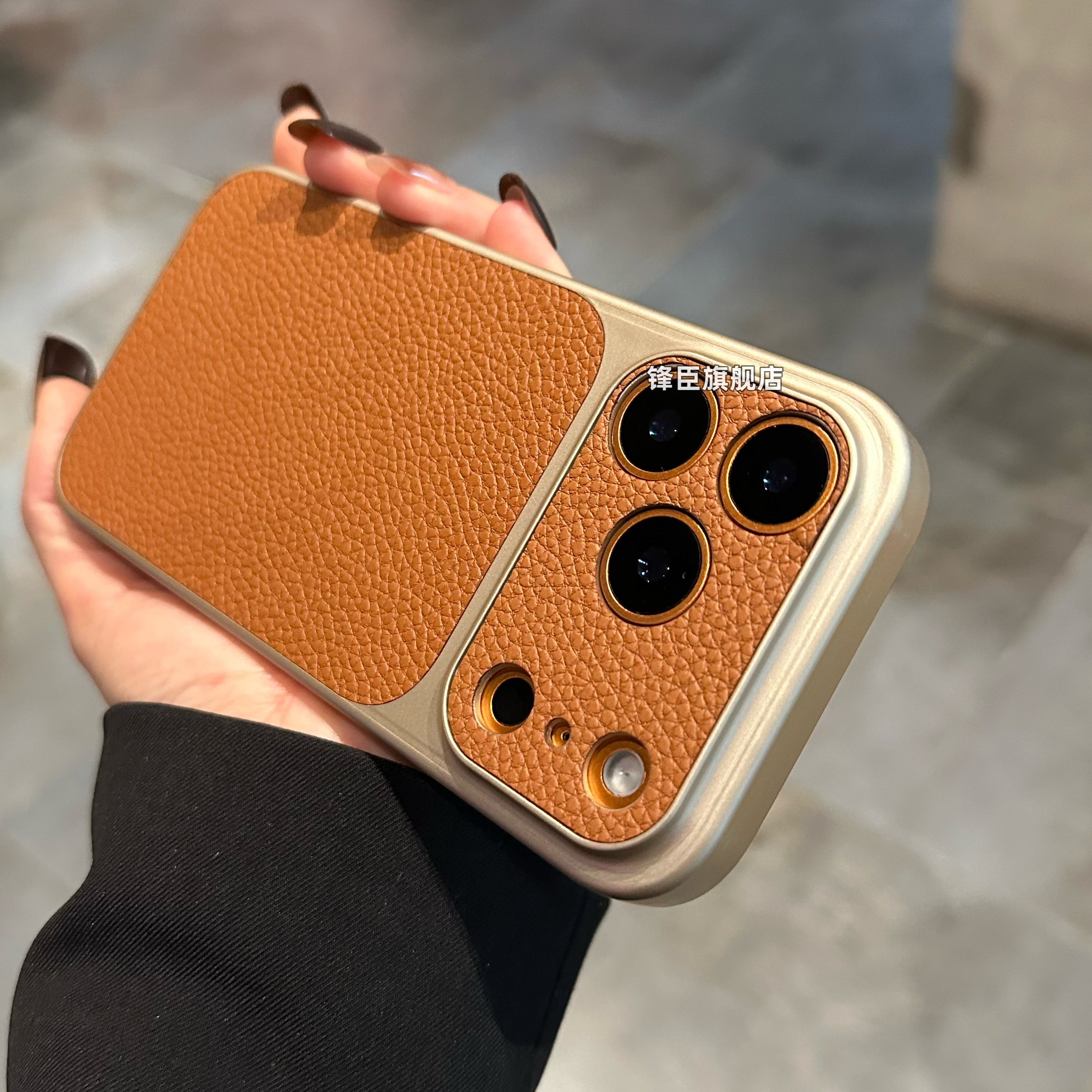 Yüksək səviyyəli şampan narıncı tikişli kontrastlı dəri naxışı iPhone17promax cib telefonu üçün uyğun yeni yaradıcı niş Apple 16promax ikinci genişləndirmə pəncərəsi 15 incə deşik hər şey daxil 14 moda