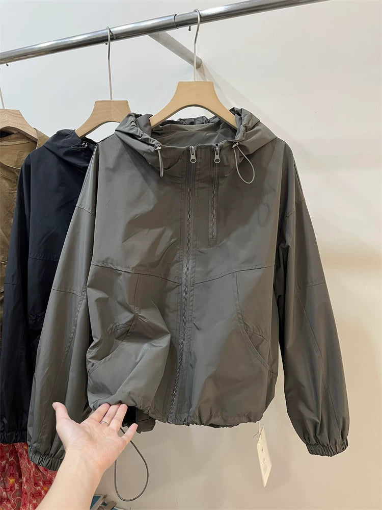 Qadınlar üçün 2026 Yaz Yeni Avropa Stilində Başlıqlı İş Geyimi Beysbol Gödəkçəsi, Dəbli Kiçik Boş Qısa Gödəkçə