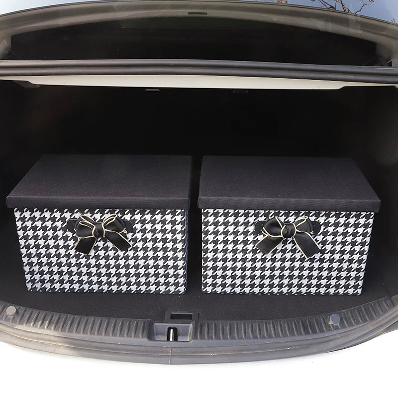 Baqaj təşkilatçıları, qatlanan saxlama qutuları və digər avtomobil saxlama həlləri daxil olmaqla, praktik avtomobil salonu aksesuarlarının tam kolleksiyası.