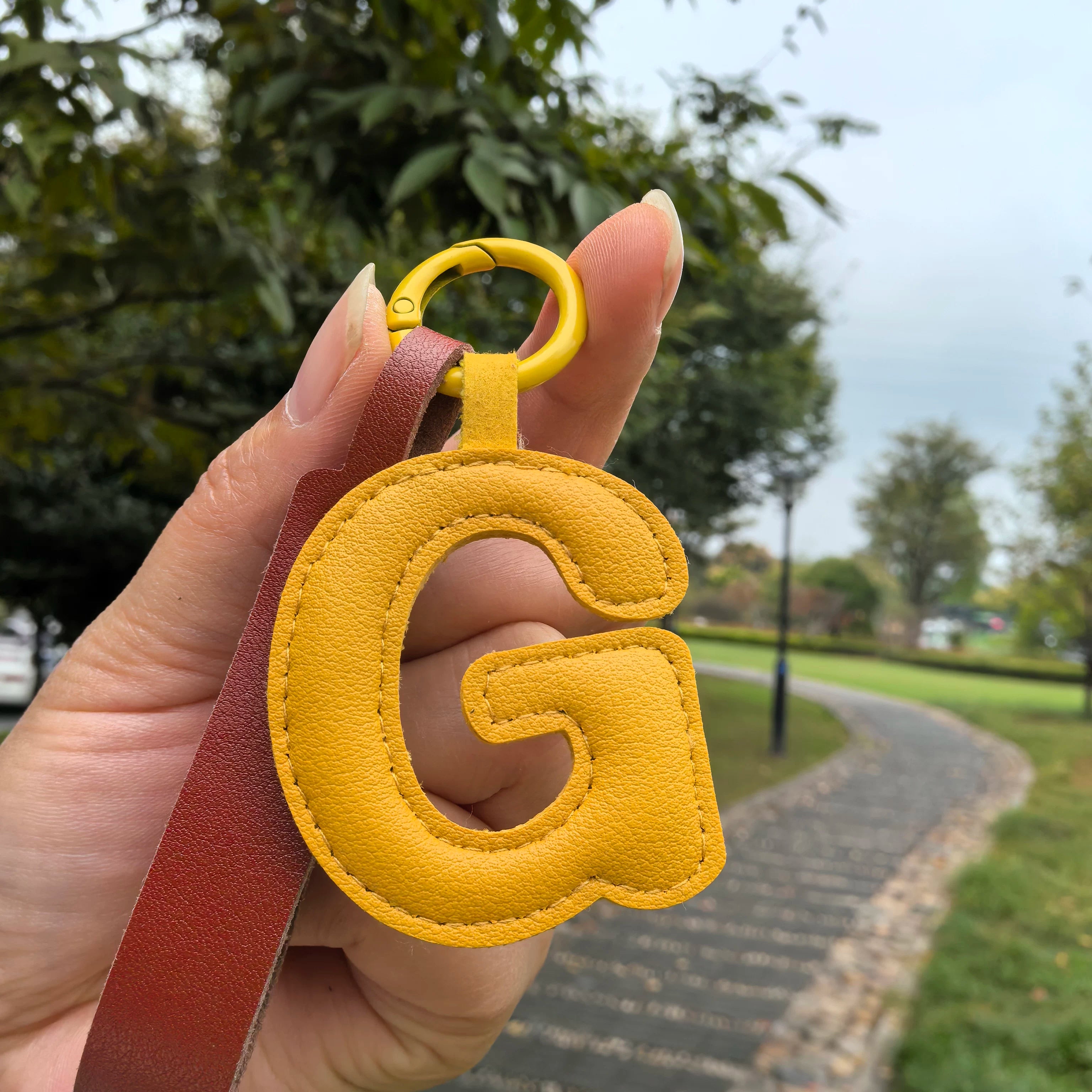 Şokoladlı İngilis hərfli açar zənciri avtomobil açar zənciri çantası aksesuarı mobil telefon cazibəsi ST