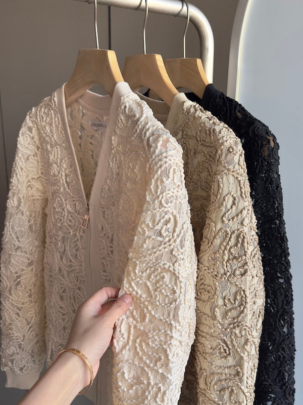 Mowei-nin Sinqapura ixrac sifarişi çiçək naxışlı bədii dizayna malikdir. Qadınlar üçün gündəlik qısa pencək/palto, yaz üslubunda.