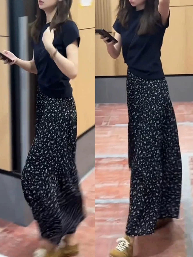 Əla görünüşlü yay paltarı ootd materialı qara qısaqol köynək çiçəkli yubka qadınlar üçün iki parça kostyum yubka