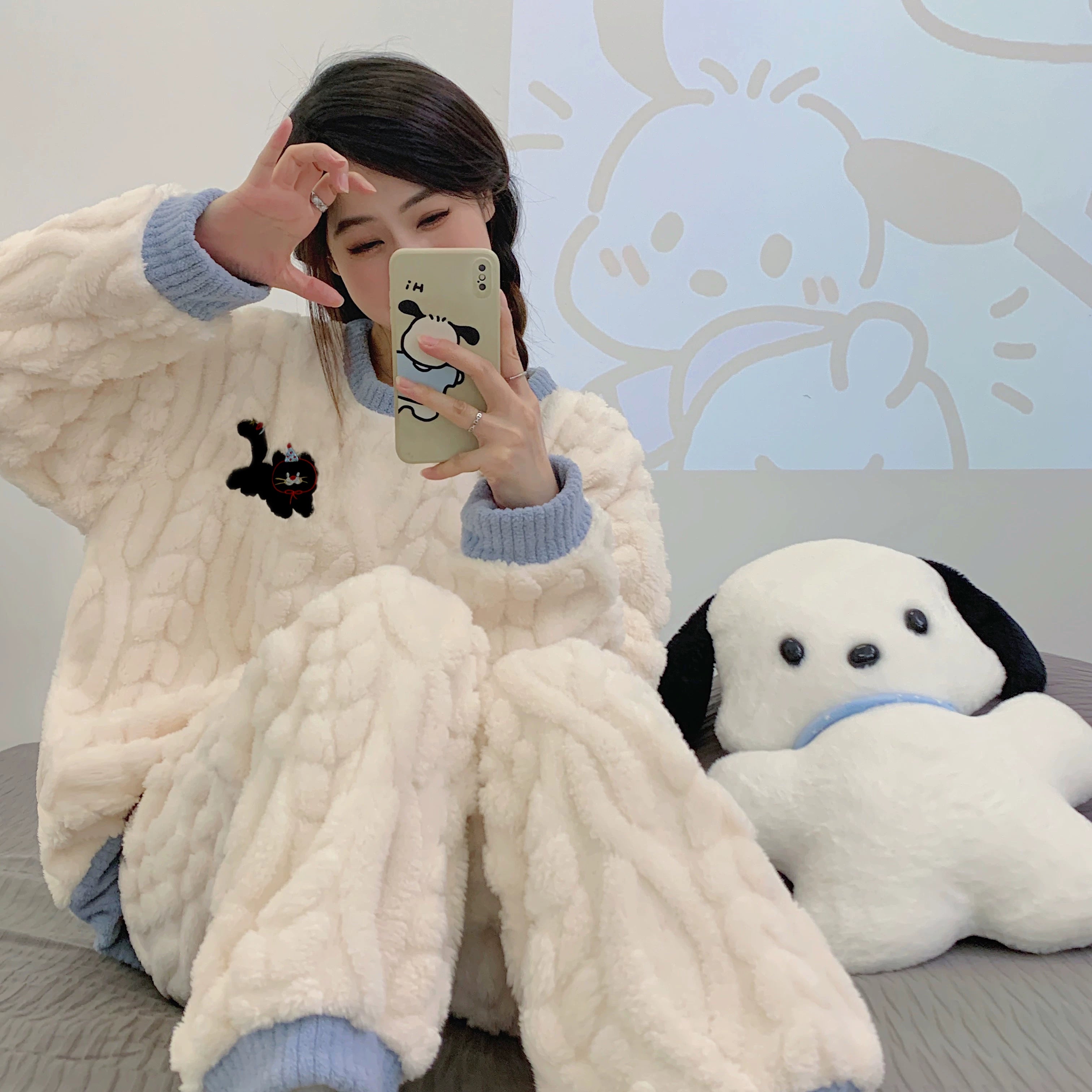 Cizgi filmi boz və qara pişik qış yeni mərcan yunlu pijama qadın yun astarlı və qalınlaşmış tələbə flanel ev geyimi xarici geyimlər