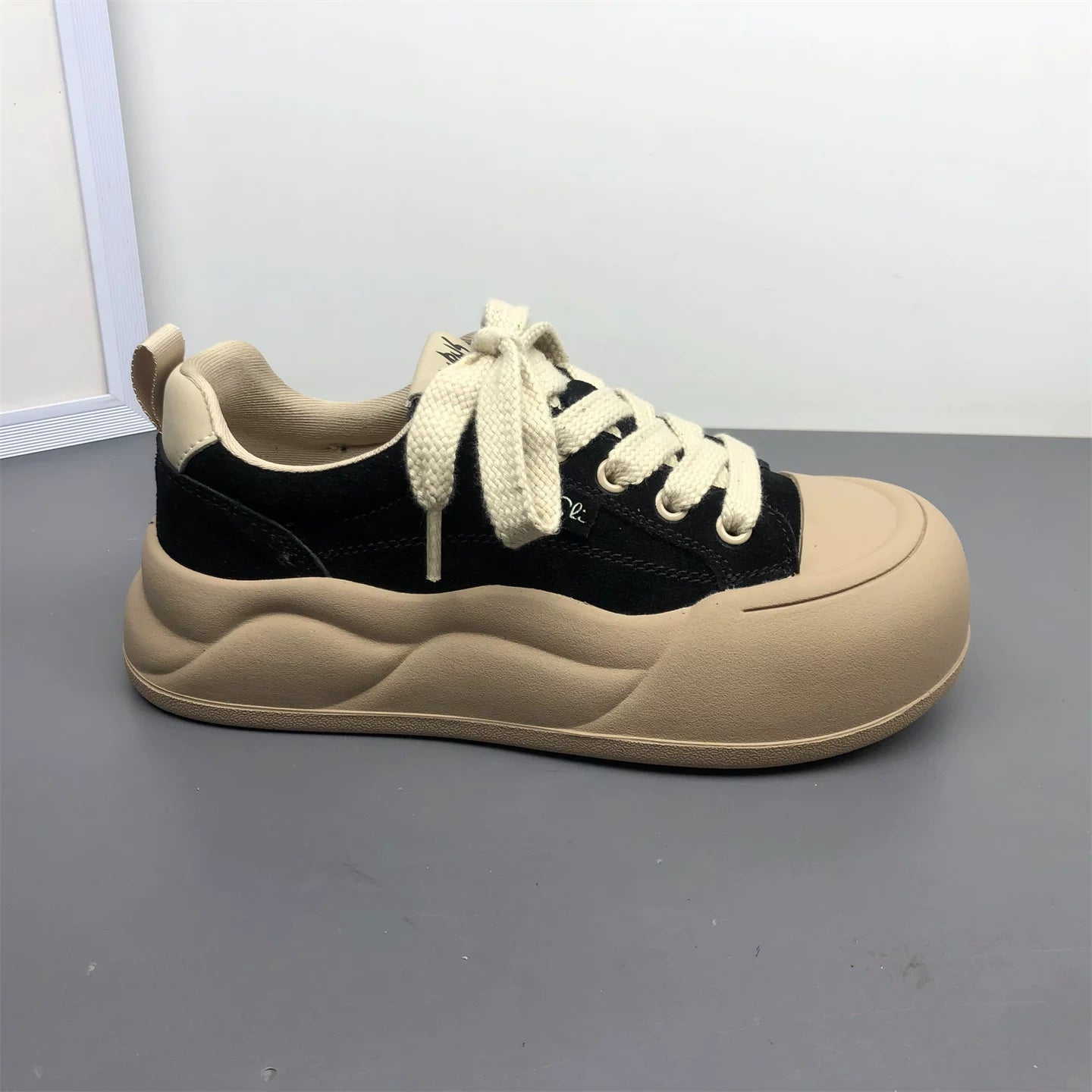 Women's shoes at discounted prices: German training shoes, genuine leather sneakers, new spring and fall casual shoes, women's suede cowhide Birken shoes, single shoes.