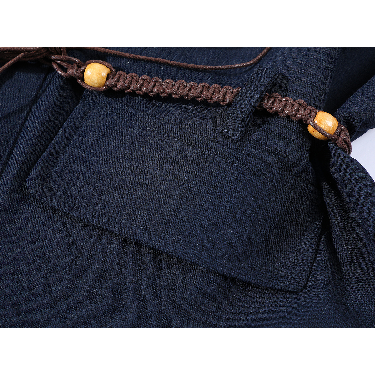 Cholisa-nın bu il qadınlar üçün nəzərdə tutulmuş dəbli və gözəl qısaqol köynəyi özünəməxsus dizayna malikdir və işə-gəliş üçün idealdır.