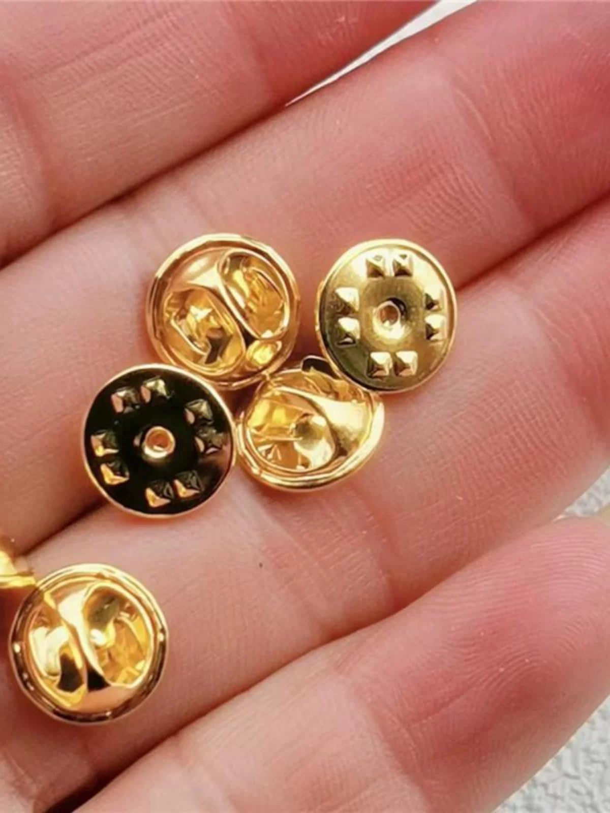 Universal broş, ehtiyat toqqa, kəpənək toka, yastı başlı kart papağı, döş nişanı, döş nişanı, at iynəsi, tam mis əl işi material aksesuarları