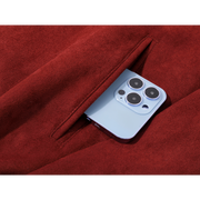 Cholisa-nın özünəməxsus və gözəl qış isti qırmızı qısa qalın paltosu, quzu yun yaxası olan qadın aşağı gödəkçəsi.